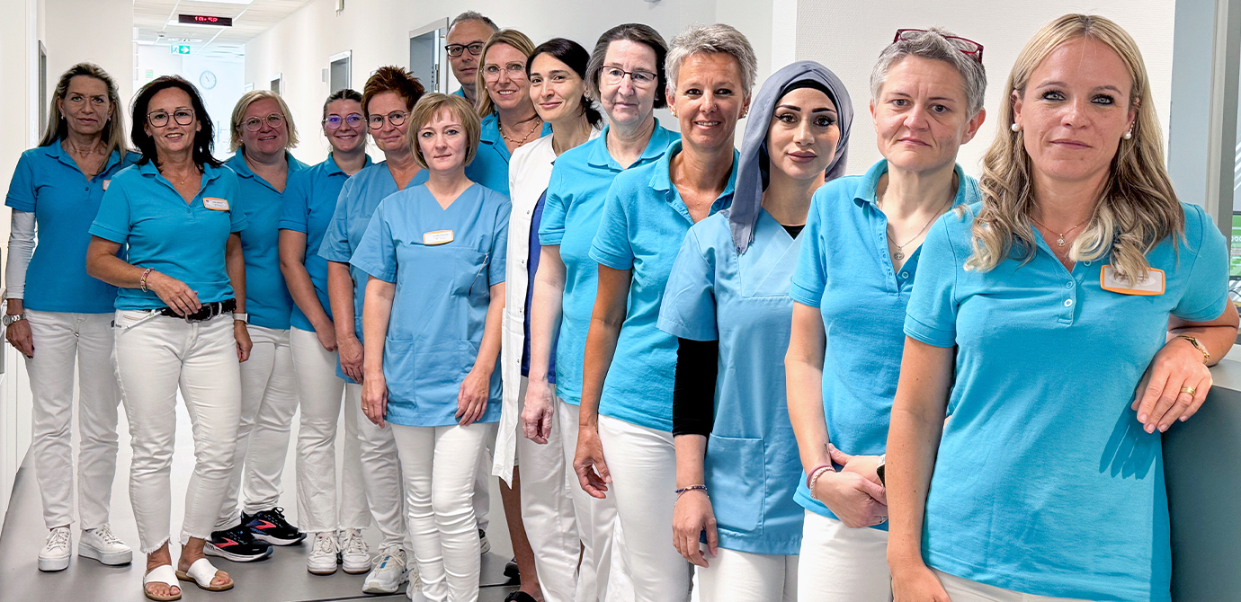 Das Bild zeigt das Team, das sich am Klinikum Mittelbaden um die onkologischen Patienten und Patientinnen kümmert.