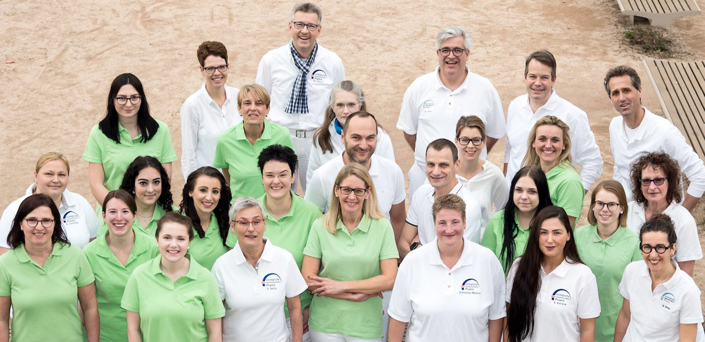 Das Bild zeigt das Team des Fachbereichs Urologie des Klinikums Mittelbaden, das sich um die Behandlung von Patienten mit Prostatakrebs kümmert.